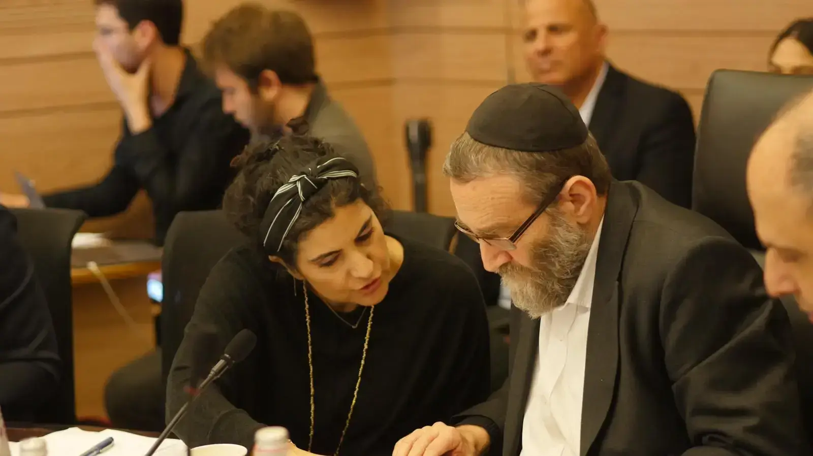 עו"ד שגית אפיק, מיכל רוזנבוים
וחבר הכנסת, משה גפני עו"ד שגית אפיק, מיכל רוזנבוים
וחבר הכנסת, משה גפני
