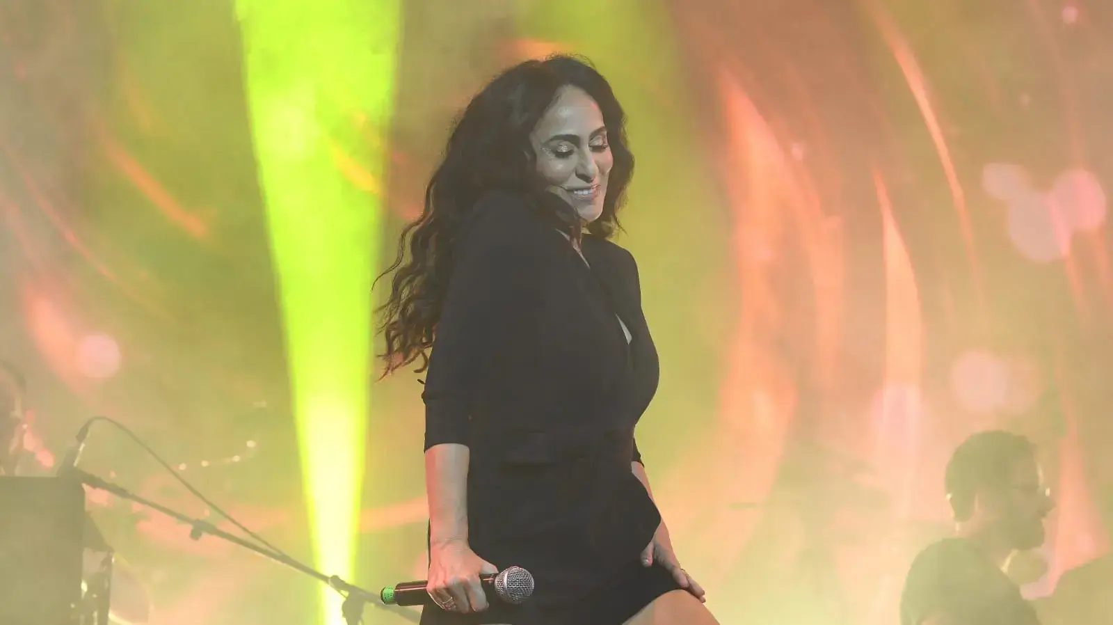 מופע "מאחורי הקלעים" למען עובדי תעשיית המוזיקה בגן צ'ארלס קלור, ריטה מופע "מאחורי הקלעים" למען עובדי תעשיית המוזיקה בגן צ'ארלס קלור, ריטה