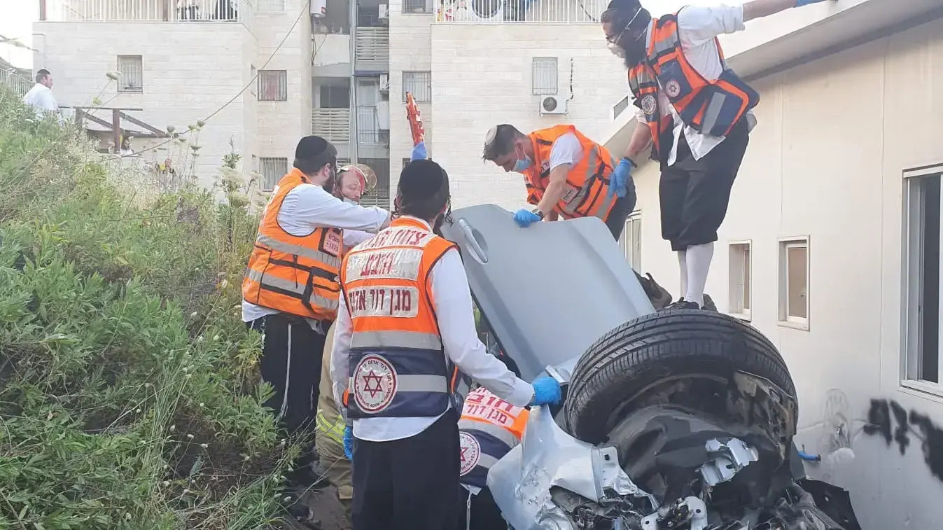 נהג נפ עם רכבו לעומק של כ-15 מטרים בבית שמש. 22 במאי 2020 נהג נפ עם רכבו לעומק של כ-15 מטרים בבית שמש. 22 במאי 2020