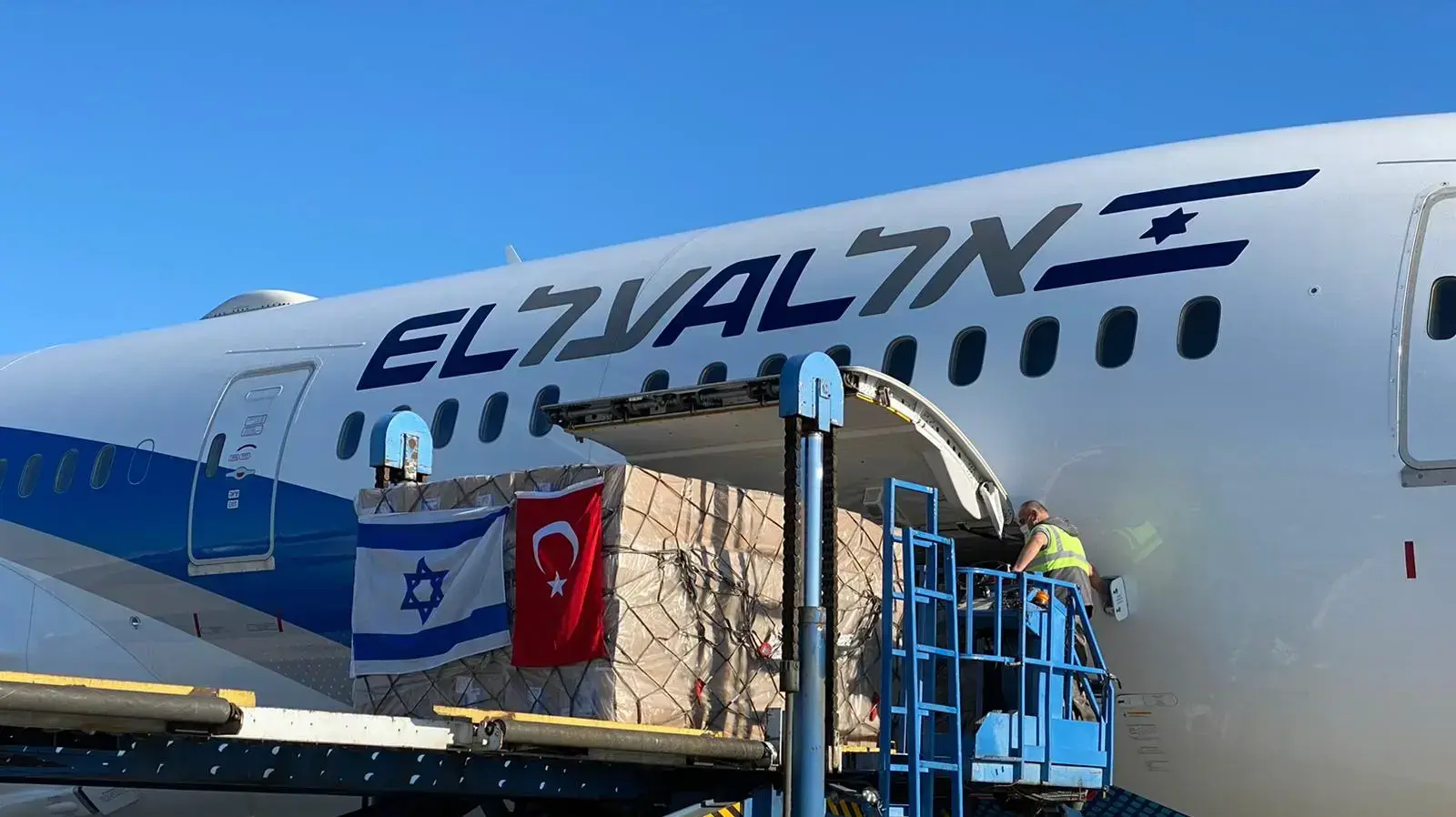 אל על מטענים תפעיל טיסות מטען מטורקיה עם ציוד הומניטרי למלחמה בקורונה, 24 במאי 2020 אל על מטענים תפעיל טיסות מטען מטורקיה עם ציוד הומניטרי למלחמה בקורונה, 24 במאי 2020