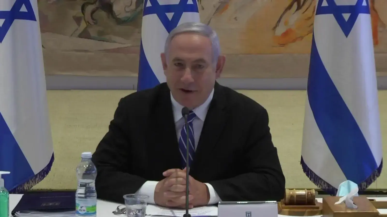 ראש הממשלה בנימין נתניהו בישיבת הממשלה הראשונה של הממשלה ה-35, 24 במאי 2020 ראש הממשלה בנימין נתניהו בישיבת הממשלה הראשונה של הממשלה ה-35, 24 במאי 2020