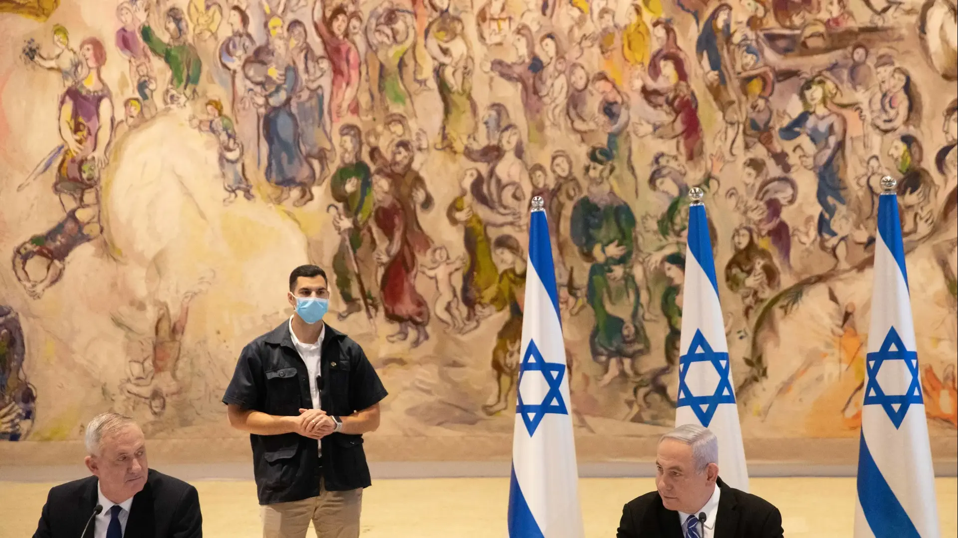 ראש הממשלה בנימין נתניהו ובני גנץ בישיבת הממשלה הראשונה של הממשלה ה-35, 24 במאי 2020 ראש הממשלה בנימין נתניהו ובני גנץ בישיבת הממשלה הראשונה של הממשלה ה-35, 24 במאי 2020