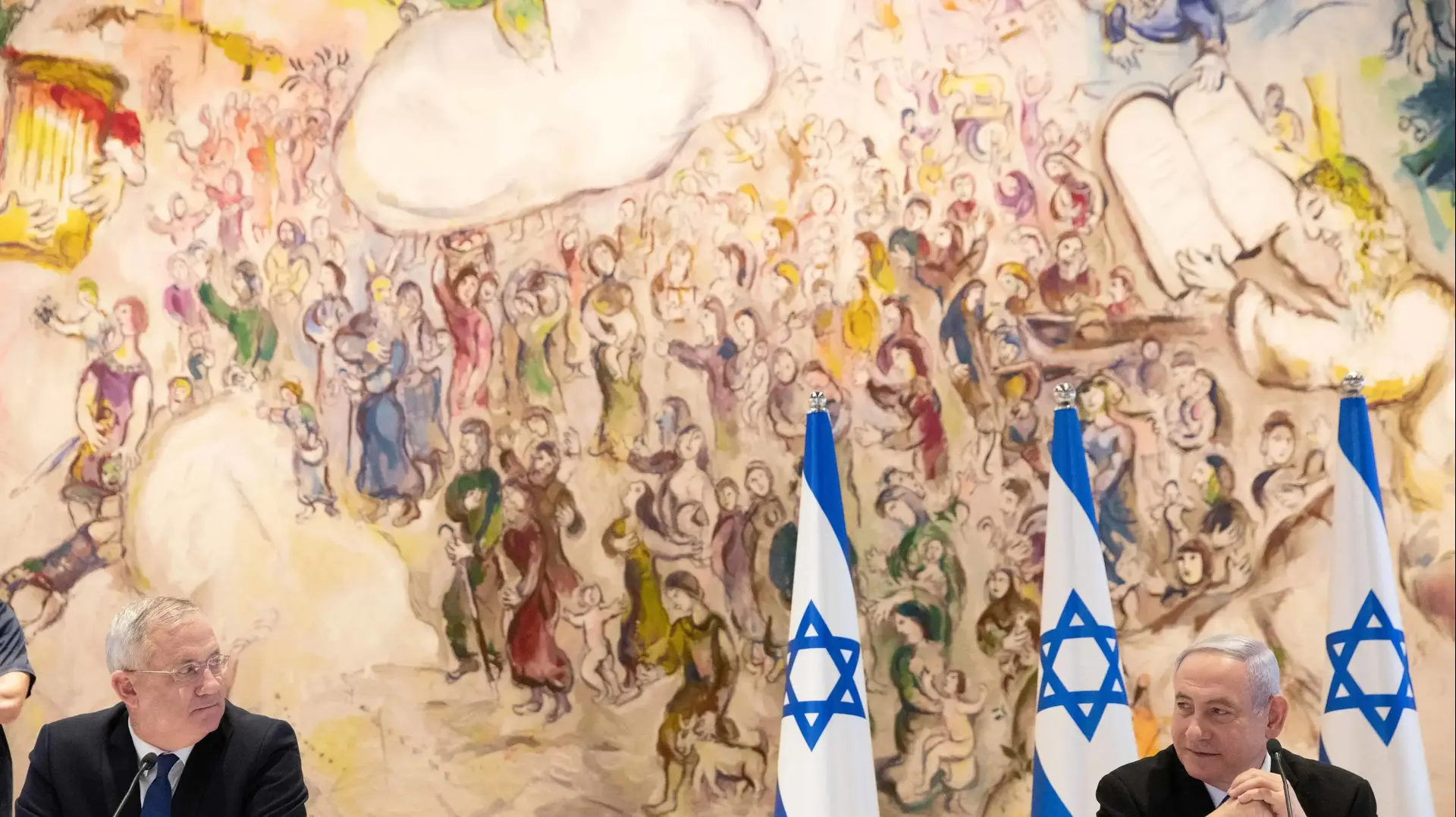 ראש הממשלה בנימין נתניהו ובני גנץ בישיבת הממשלה הראשונה של הממשלה ה-35, 24 במאי 2020 ראש הממשלה בנימין נתניהו ובני גנץ בישיבת הממשלה הראשונה של הממשלה ה-35, 24 במאי 2020