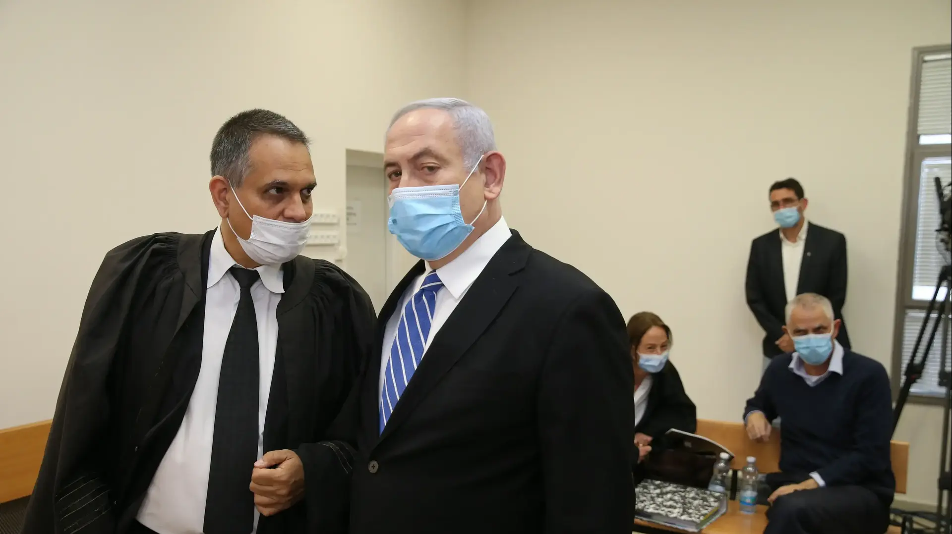 פתיחת משפטו של רה"מ, בנימין נתניהו | נתניהו בעת הגעתו לאולם הדיונים 24 במאי 2020 פתיחת משפטו של רה"מ, בנימין נתניהו | נתניהו בעת הגעתו לאולם הדיונים 24 במאי 2020
