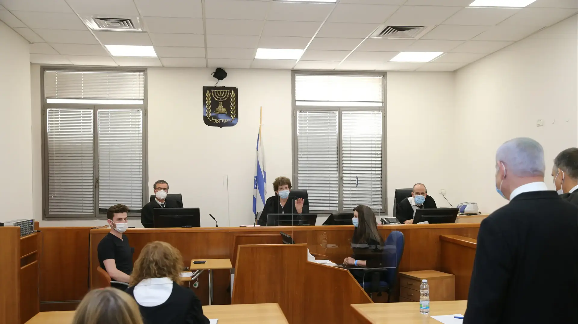 פתיחת משפטו של רה"מ, בנימין נתניהו | נתניהו בעת הגעתו לאולם הדיונים 24 במאי 2020 פתיחת משפטו של רה"מ, בנימין נתניהו | נתניהו בעת הגעתו לאולם הדיונים 24 במאי 2020