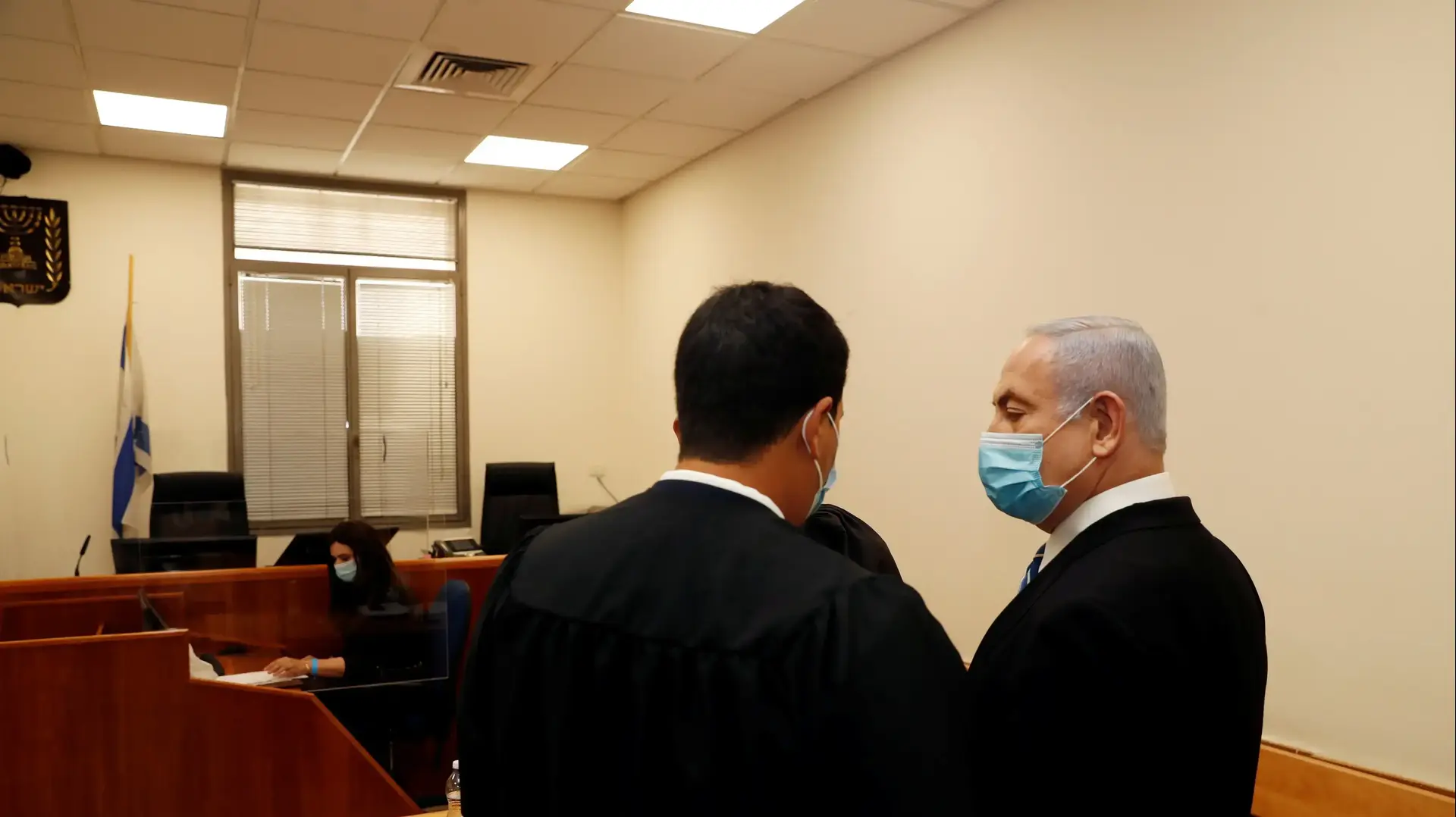 פתיחת משפטו של רה"מ, בנימין נתניהו | נתניהו בעת הגעתו לאולם הדיונים 24 במאי 2020 פתיחת משפטו של רה"מ, בנימין נתניהו | נתניהו בעת הגעתו לאולם הדיונים 24 במאי 2020