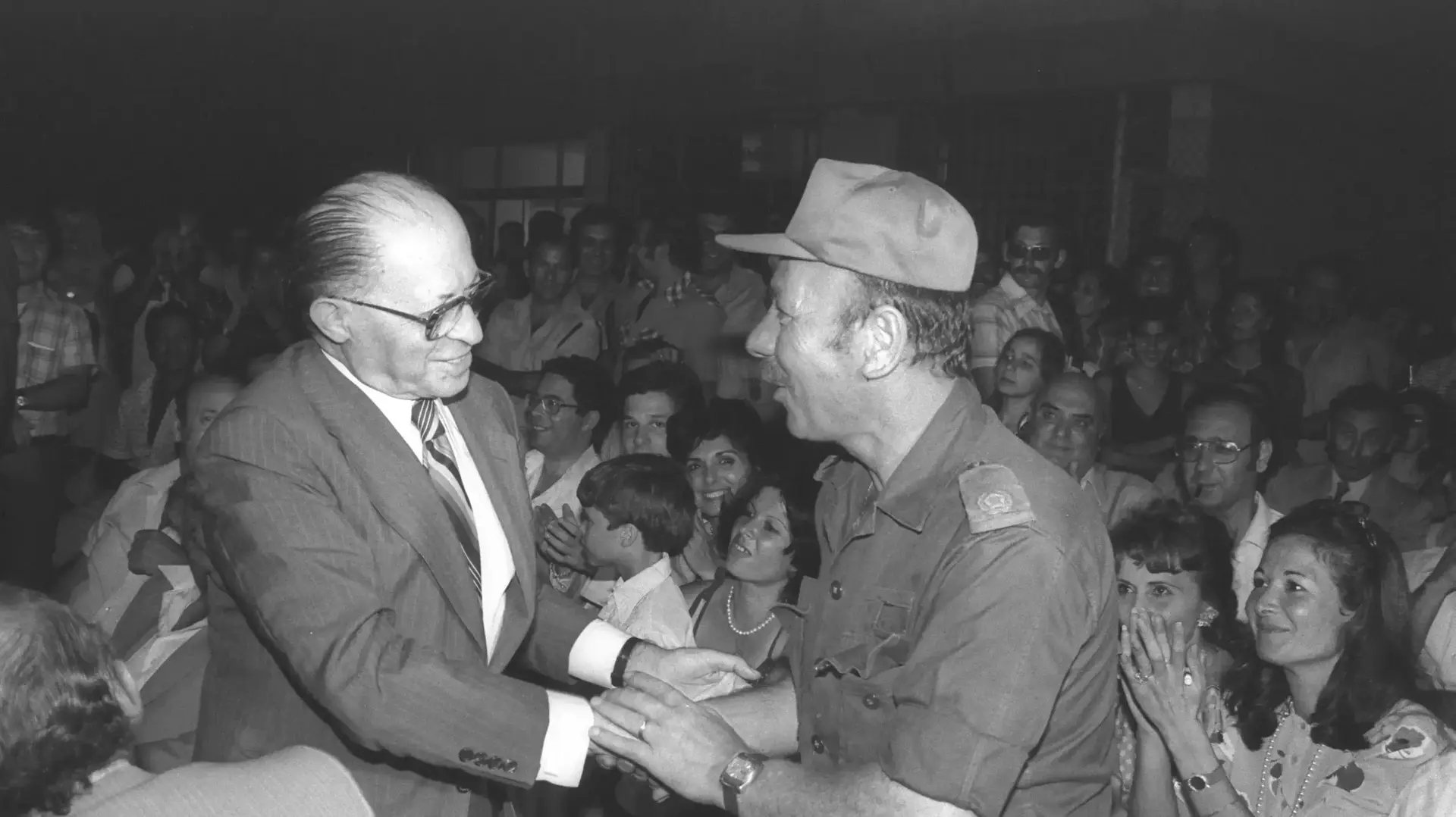 רב סרן סעד חדאד עם ראש ממשלת ישראל מנחם בגין בקריית שמונה - 25 ליוני 1979 רב סרן סעד חדאד עם ראש ממשלת ישראל מנחם בגין בקריית שמונה - 25 ליוני 1979