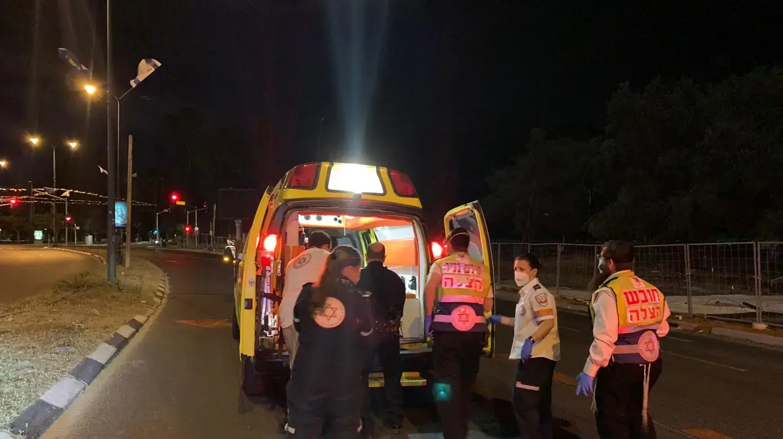 זירת התאונה בה נפצע באורח קשה מאוד רוכב אופנוע בן 20 שהחליק ברמת גן. 25 במאי 2020 זירת התאונה בה נפצע באורח קשה מאוד רוכב אופנוע בן 20 שהחליק ברמת גן. 25 במאי 2020