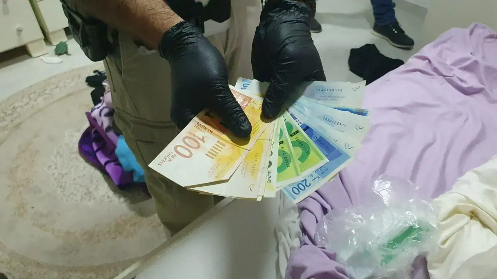 פעילות המשטרה שהביאה למעצר סוחרי הנשק הבלתי חוקי 25 במאי 2020 פעילות המשטרה שהביאה למעצר סוחרי הנשק הבלתי חוקי 25 במאי 2020