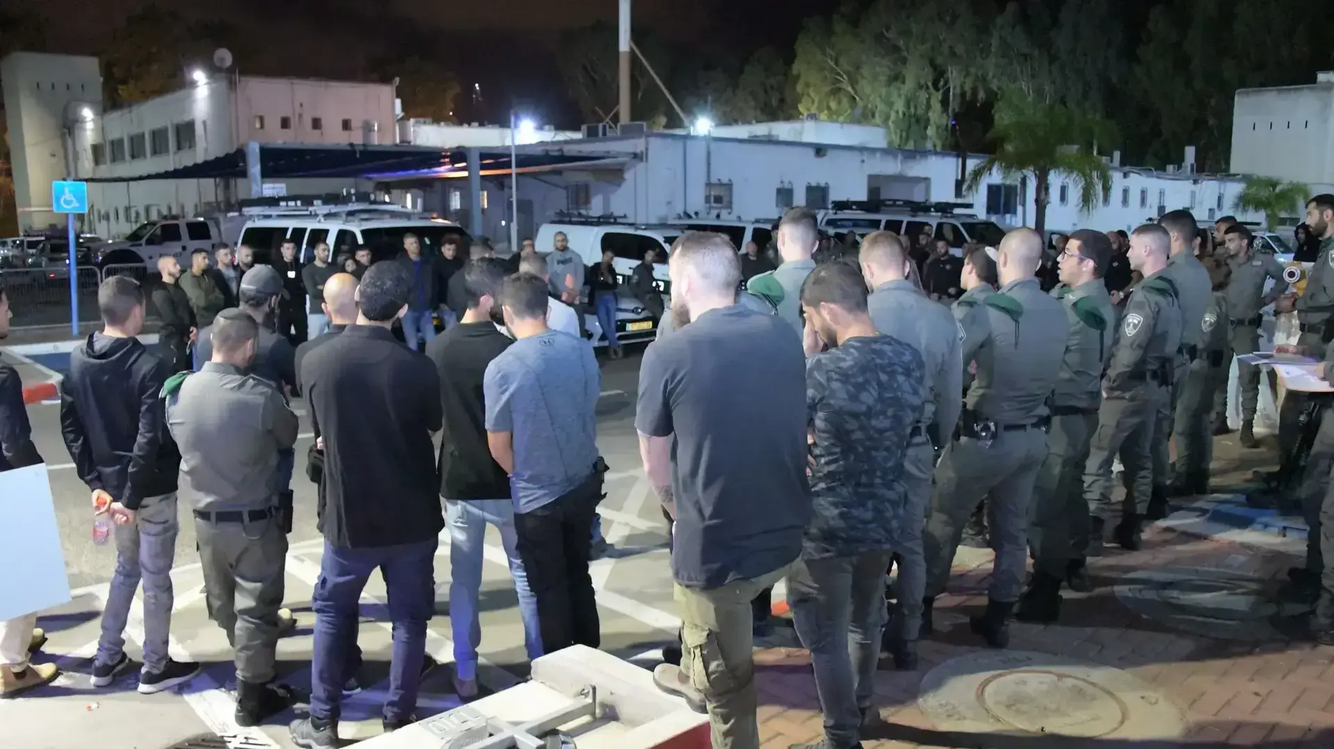 פעילות המשטרה שהביאה למעצר סוחרי הנשק הבלתי חוקי 25 במאי 2020 פעילות המשטרה שהביאה למעצר סוחרי הנשק הבלתי חוקי 25 במאי 2020