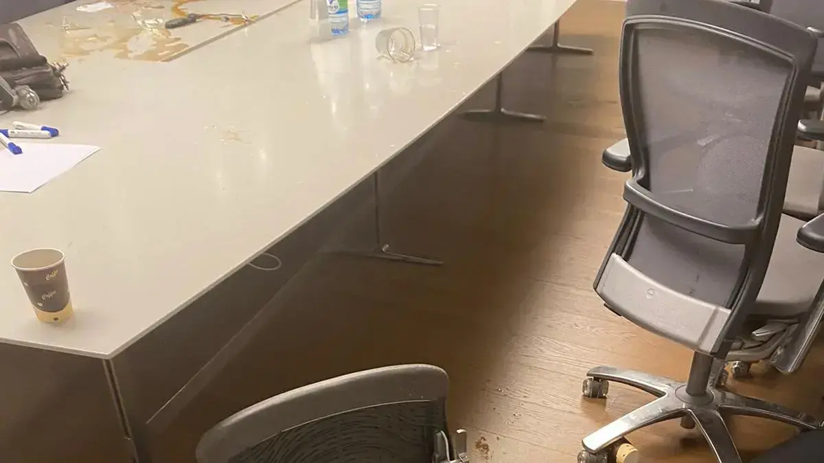 ישיבת הנהלת אל על עם נציגות הטייסים ויו"ר איגוד התחבורה אבי אדרי בבנייני משרדי אל על, 25 במאי 2020 ישיבת הנהלת אל על עם נציגות הטייסים ויו"ר איגוד התחבורה אבי אדרי בבנייני משרדי אל על, 25 במאי 2020
