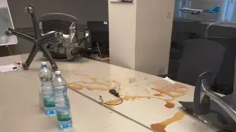 ישיבת הנהלת אל על עם נציגות הטייסים ויו"ר איגוד התחבורה אבי אדרי בבנייני משרדי אל על, 25 במאי 2020 ישיבת הנהלת אל על עם נציגות הטייסים ויו"ר איגוד התחבורה אבי אדרי בבנייני משרדי אל על, 25 במאי 2020