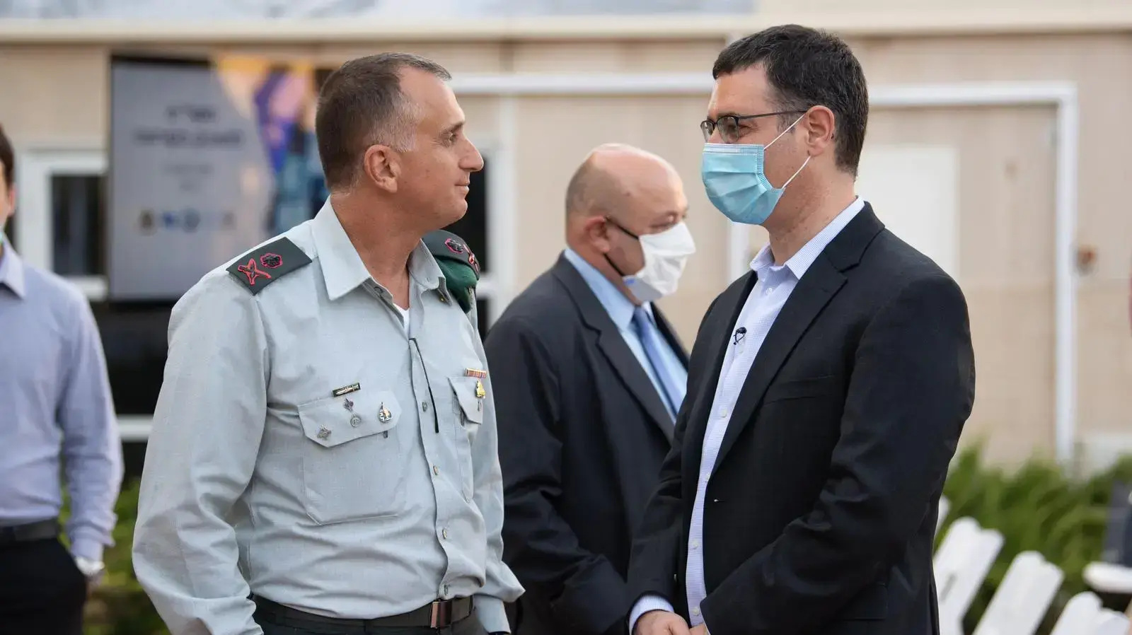 טקס לציון סיום הפעילות במרכז השליטה הלאומי למאבק בקורונה, בראשות ראש המטה הכללי, רב-אלוף אביב כוכבי, ראש המוסד, יוסי כהן, מנכ"ל משרד הבריאות, משה בר סימן-טוב, ראש אגף הטכנולוגיה במוסד, ח', ראש אגף המבצעים בצה"ל, אלוף אהרון חליוה, ראש אגף המודיעין, אלוף תמיר הימן וראש המנהל למחקר, פיתוח אמצעי לחימה ותשתית טכנולוגית במשרד הביטחון, תא"ל (מיל') ד"ר דני גולד.26 במאי 2020 טקס לציון סיום הפעילות במרכז השליטה הלאומי למאבק בקורונה, בראשות ראש המטה הכללי, רב-אלוף אביב כוכבי, ראש המוסד, יוסי כהן, מנכ"ל משרד הבריאות, משה בר סימן-טוב, ראש אגף הטכנולוגיה במוסד, ח', ראש אגף המבצעים בצה"ל, אלוף אהרון חליוה, ראש אגף המודיעין, אלוף תמיר הימן וראש המנהל למחקר, פיתוח אמצעי לחימה ותשתית טכנולוגית במשרד הביטחון, תא"ל (מיל') ד"ר דני גולד.26 במאי 2020