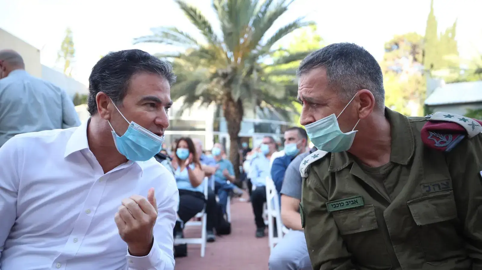 טקס לציון סיום הפעילות במרכז השליטה הלאומי למאבק בקורונה, בראשות ראש המטה הכללי, רב-אלוף אביב כוכבי, ראש המוסד, יוסי כהן, מנכ"ל משרד הבריאות, משה בר סימן-טוב, ראש אגף הטכנולוגיה במוסד, ח', ראש אגף המבצעים בצה"ל, אלוף אהרון חליוה, ראש אגף המודיעין, אלוף תמיר הימן וראש המנהל למחקר, פיתוח אמצעי לחימה ותשתית טכנולוגית במשרד הביטחון, תא"ל (מיל') ד"ר דני גולד.26 במאי 2020 טקס לציון סיום הפעילות במרכז השליטה הלאומי למאבק בקורונה, בראשות ראש המטה הכללי, רב-אלוף אביב כוכבי, ראש המוסד, יוסי כהן, מנכ"ל משרד הבריאות, משה בר סימן-טוב, ראש אגף הטכנולוגיה במוסד, ח', ראש אגף המבצעים בצה"ל, אלוף אהרון חליוה, ראש אגף המודיעין, אלוף תמיר הימן וראש המנהל למחקר, פיתוח אמצעי לחימה ותשתית טכנולוגית במשרד הביטחון, תא"ל (מיל') ד"ר דני גולד.26 במאי 2020