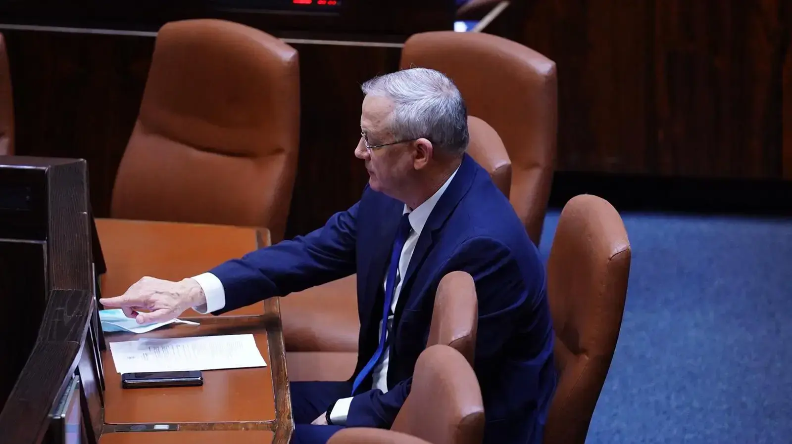 שר הביטחון בני גנץ בדיון במליאת הכנסת, 27 במאי 2020 שר הביטחון בני גנץ בדיון במליאת הכנסת, 27 במאי 2020