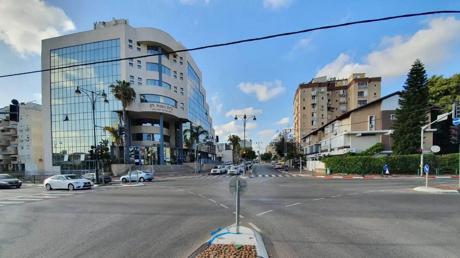צומת הרחובות ביאליק - הלל יפה המיקום בו נמצאו שני הילדים בני ה- 5 לאחר יציאתם מהגן 27 במאי 2020 צומת הרחובות ביאליק - הלל יפה המיקום בו נמצאו שני הילדים בני ה- 5 לאחר יציאתם מהגן 27 במאי 2020
