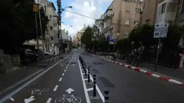 שביל אופניים ברחוב פינסקר, תל אביב שביל אופניים ברחוב פינסקר, תל אביב