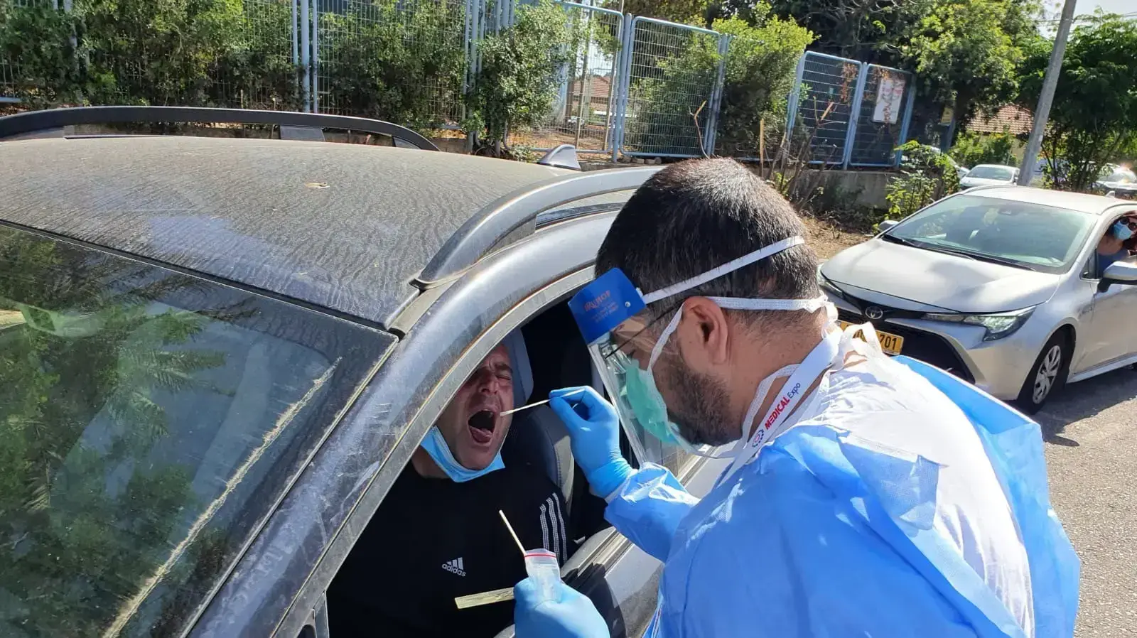 צוותים רפואיים מבצעים בדיקות לנגיף הקורונה בבית הספר הרב תחומי בחדרה. 01 ביוני 2020 צוותים רפואיים מבצעים בדיקות לנגיף הקורונה בבית הספר הרב תחומי בחדרה. 01 ביוני 2020