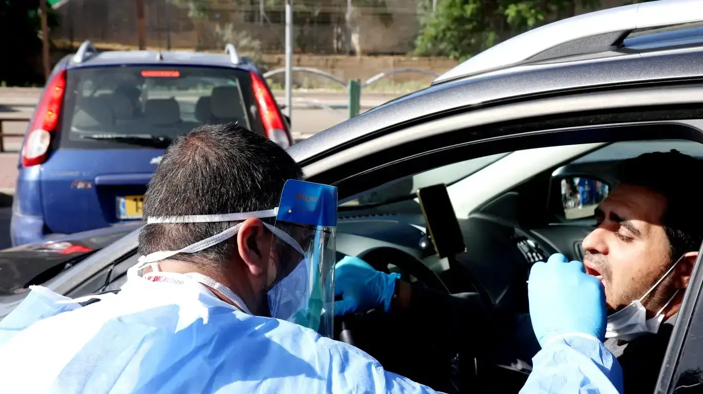 בדיקות קורונה בבית הספר התיכון הרב תחומי למדעים ואומניות ע"ש קלמן צהר, חדרה,1 ביולי 2020