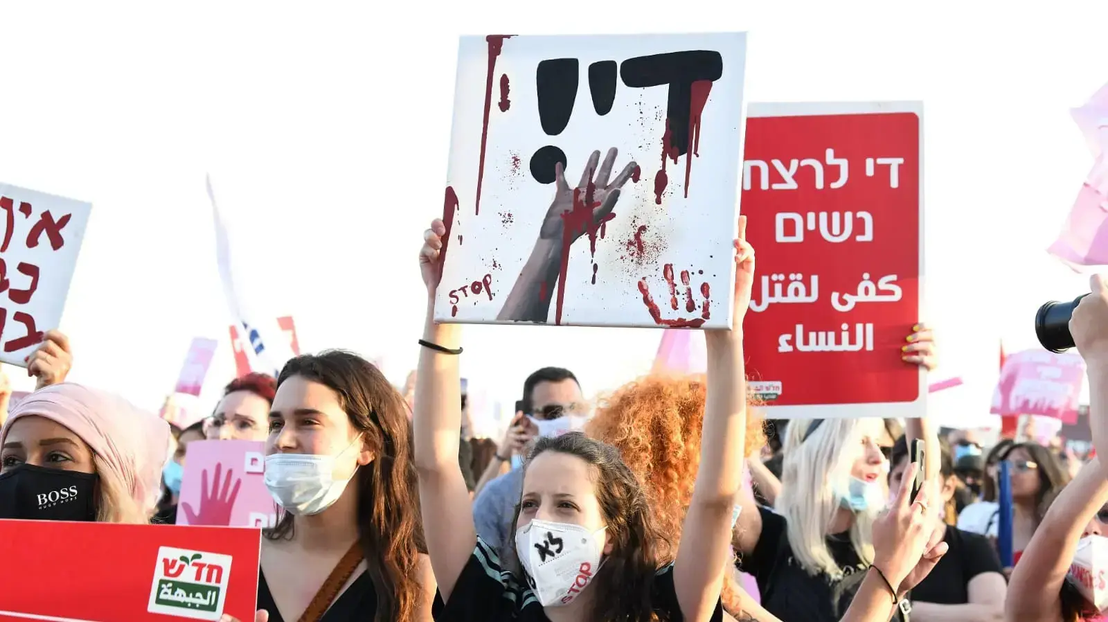 ביחד נשים סוף לאלימות- עצרת מחאה נגד אלימות כלפי נשים, גן צ'ארלס קלור, תל אביב, 1 ביוני 2020 ביחד נשים סוף לאלימות- עצרת מחאה נגד אלימות כלפי נשים, גן צ'ארלס קלור, תל אביב, 1 ביוני 2020