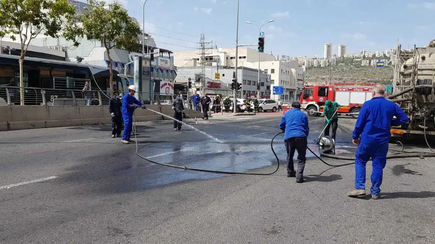 חומר מסוכן נשפך ממשאית בז"ן בחיפה, 2 ביוני 2020 חומר מסוכן נשפך ממשאית בז"ן בחיפה, 2 ביוני 2020