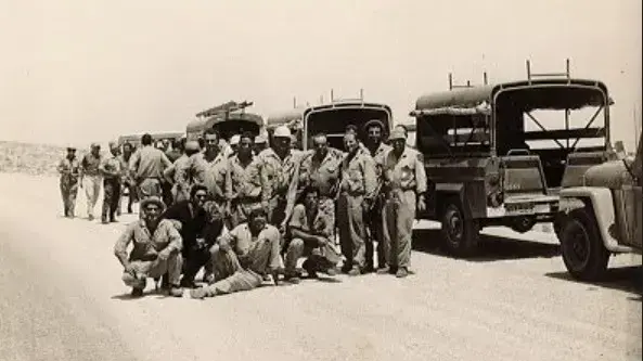 עובדי חברת חשמל בטיול בשטחים, מיד אחרי המלחמה. עובדי חברת חשמל בטיול בשטחים, מיד אחרי המלחמה.