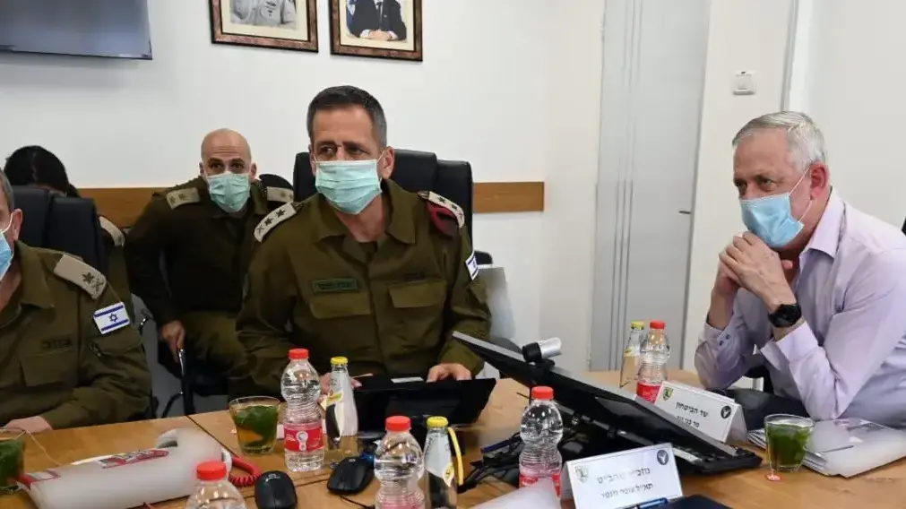 ראש הממשלה החליפי ושר הביטחון, בני גנץ, ביקר היום (ג') בפיקוד הצפון ביחד עם הרמטכ"ל, רא"ל אביב כוכבי, מפקד פיקוד הצפון, אלוף אמיר ברעם, ומפקד אוגדה 210 ("עוצבת הבשן"), תא"ל עמית פישר. ראש הממשלה החליפי ושר הביטחון, בני גנץ, ביקר היום (ג') בפיקוד הצפון ביחד עם הרמטכ"ל, רא"ל אביב כוכבי, מפקד פיקוד הצפון, אלוף אמיר ברעם, ומפקד אוגדה 210 ("עוצבת הבשן"), תא"ל עמית פישר.