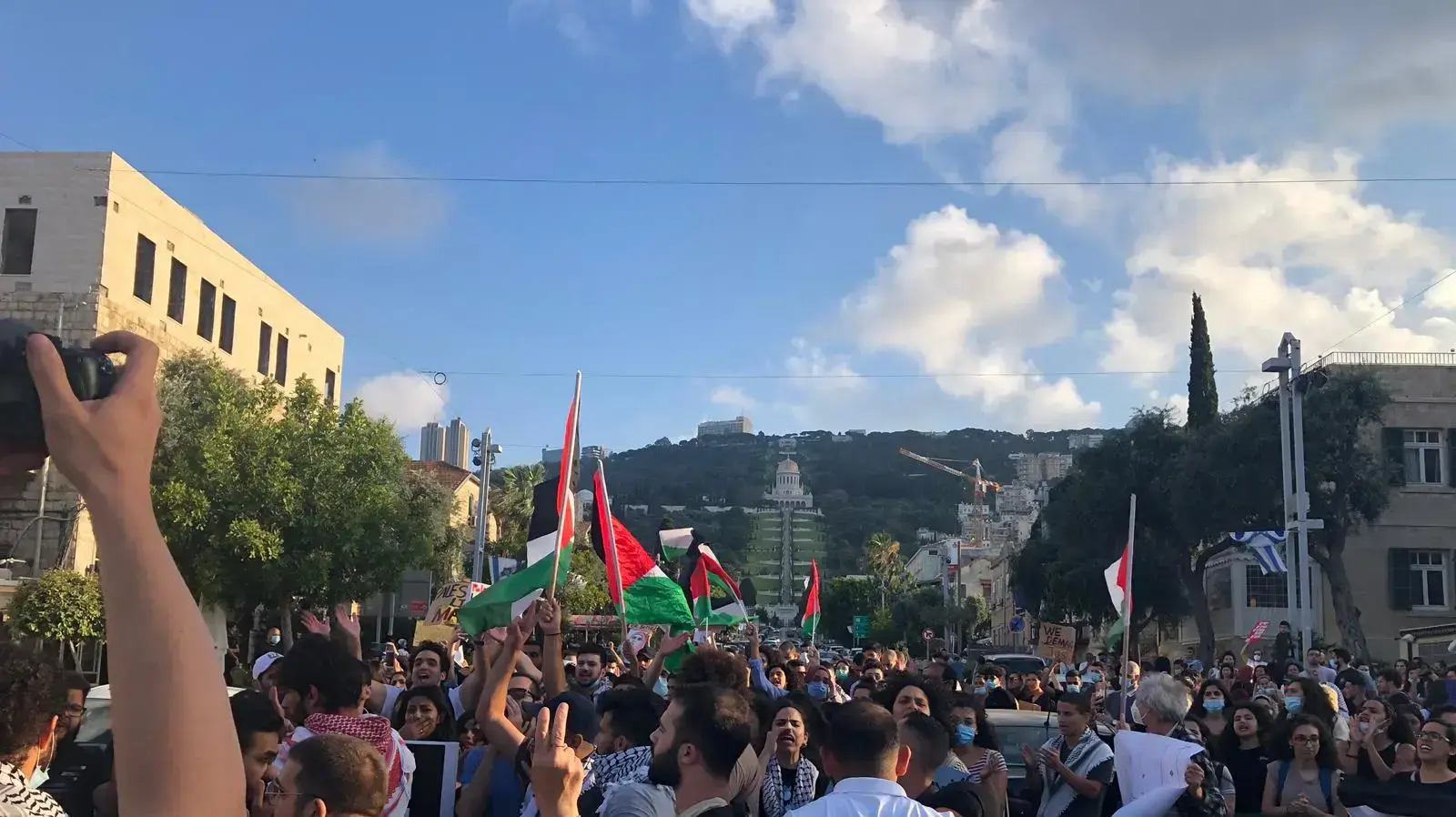 מאות מפגינים במושבה הגרמנית בחיפה במחאה על הריגת איאד אל חלאק בירושלים. 02 ביוני 2020 מאות מפגינים במושבה הגרמנית בחיפה במחאה על הריגת איאד אל חלאק בירושלים. 02 ביוני 2020