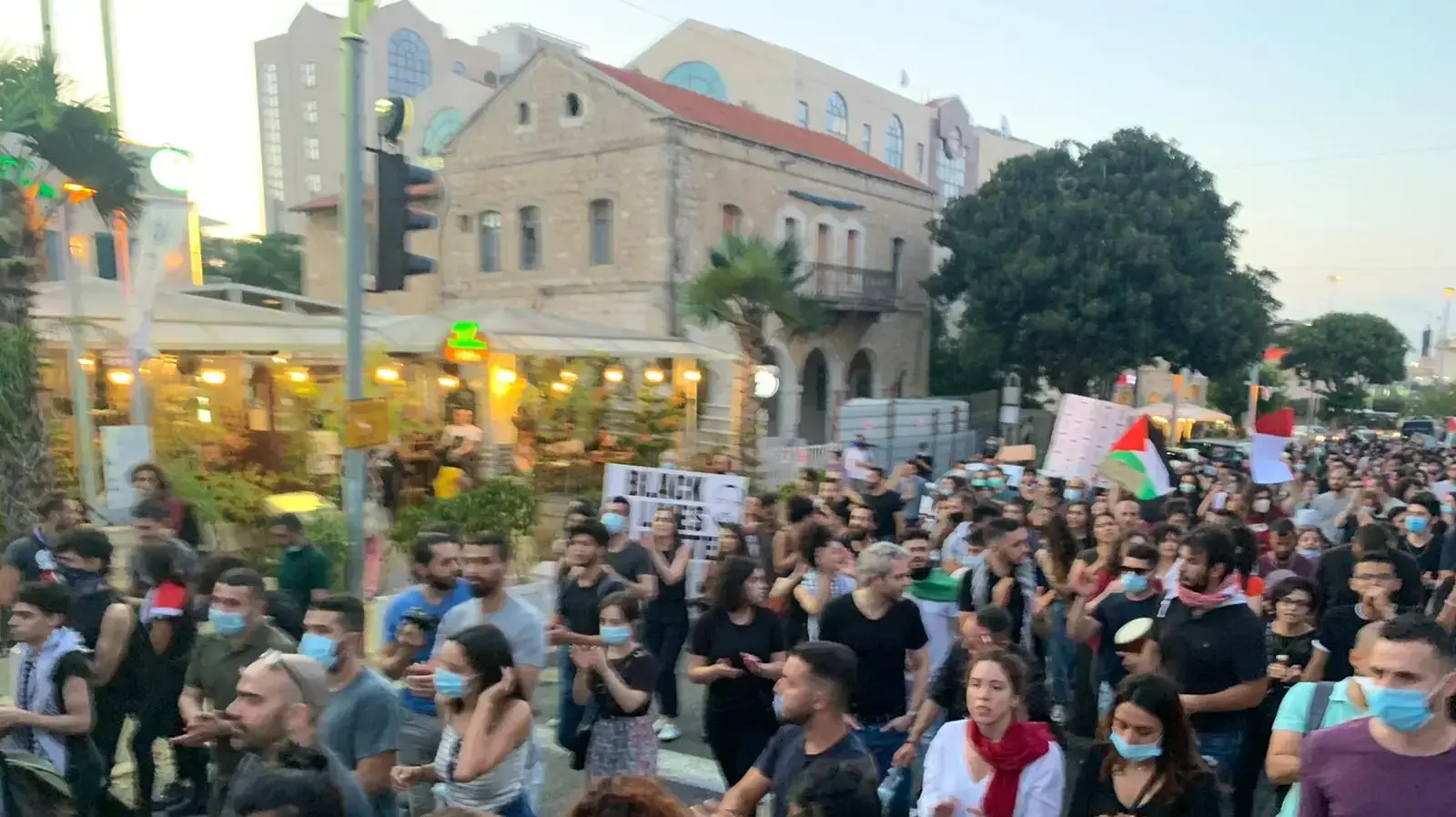 הפגנת מחאה על מותו של איאד אל-חלאק במושבה הגרמנית, חיפה, 2 ביוני 2020 הפגנת מחאה על מותו של איאד אל-חלאק במושבה הגרמנית, חיפה, 2 ביוני 2020