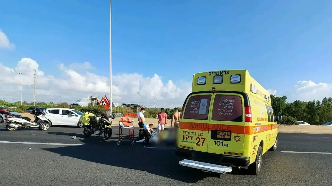 זירת תאונת הדרכים בה נהרג רוכב אופניים חשמליים כבן 30 שנפגע מרכב בכביש 5 סמוך לפתח תקווה. 03 ביוני 2020 זירת תאונת הדרכים בה נהרג רוכב אופניים חשמליים כבן 30 שנפגע מרכב בכביש 5 סמוך לפתח תקווה. 03 ביוני 2020