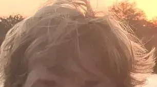 סוזן גשל מצאה זוג אליגטורים מחוץ לביתה סוזן גשל מצאה זוג אליגטורים מחוץ לביתה