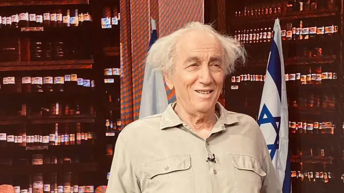 מוני מושונוב בדמות דוד בן גוריון בתכנית "זהו זה" מוני מושונוב בדמות דוד בן גוריון בתכנית "זהו זה"
