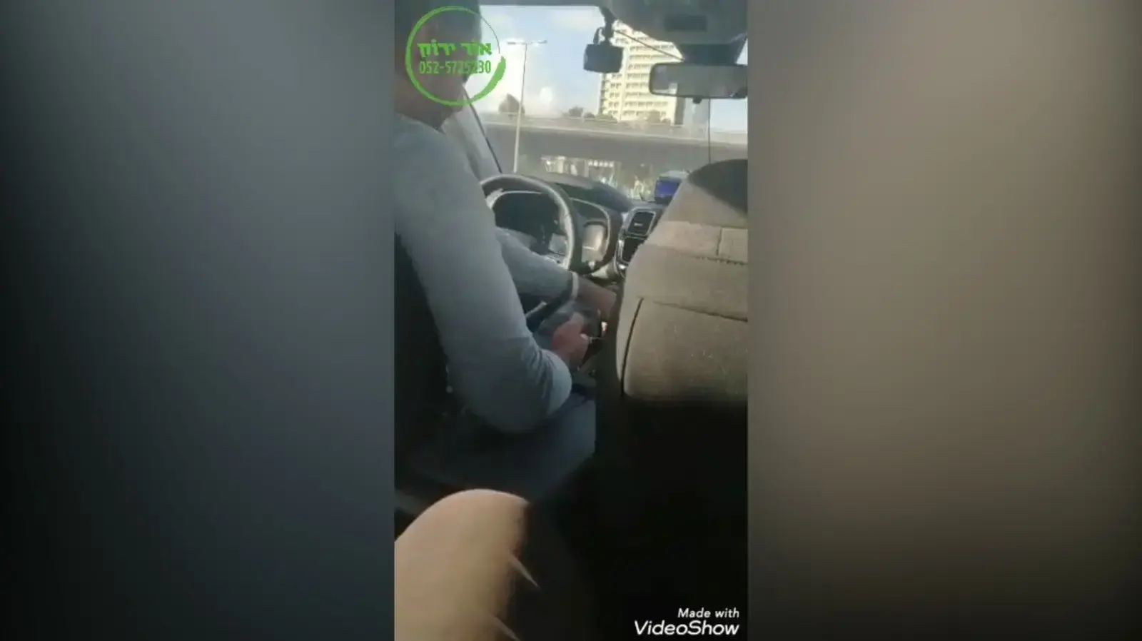נהג מסמס תוך כדי נהיגה, יוני 2020 נהג מסמס תוך כדי נהיגה, יוני 2020