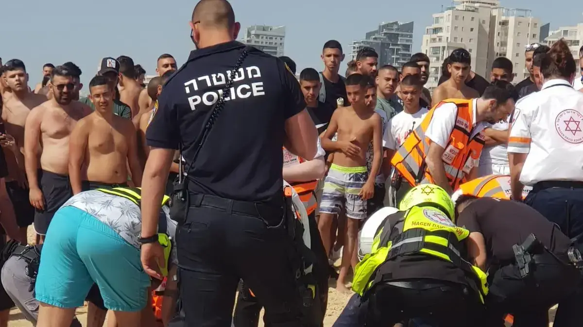 זירת מציאת גופה בחוף הים באשדוד 5 ביוני 2020 זירת מציאת גופה בחוף הים באשדוד 5 ביוני 2020