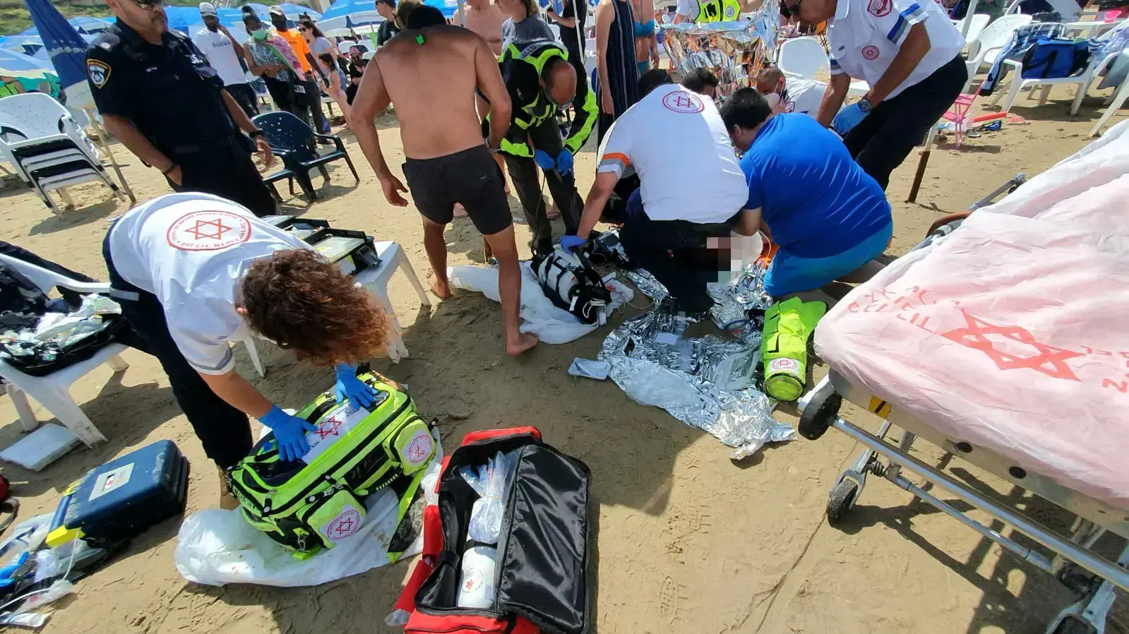 אישה בשנות ה-60 לחייה במצב אנוש לאחר שטבעה בחוף הים בהרצליה. 06 ביוני 2020 אישה בשנות ה-60 לחייה במצב אנוש לאחר שטבעה בחוף הים בהרצליה. 06 ביוני 2020