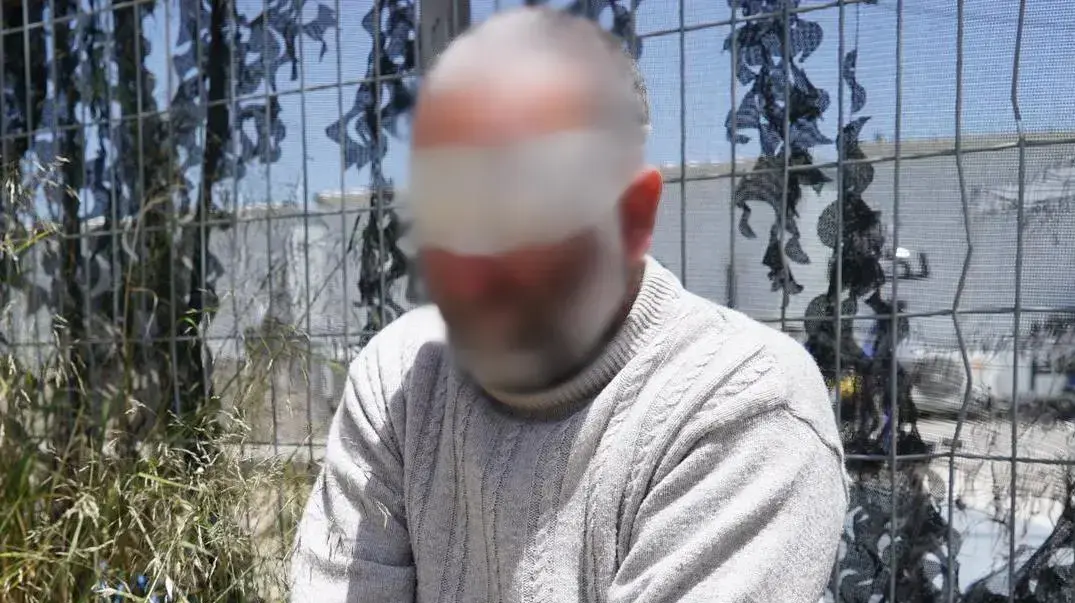 המחבל החשוד בהריגתו של לוחם צה"ל, סמל-ראשון עמית בן יגאל לאחר מעצרו על ידי לוחמי צה"ל המחבל החשוד בהריגתו של לוחם צה"ל, סמל-ראשון עמית בן יגאל לאחר מעצרו על ידי לוחמי צה"ל
