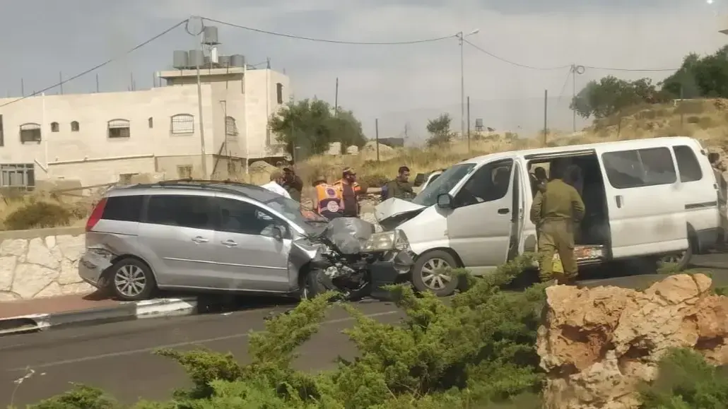 תאונת דרכים בין רכב הסעות לרכב פרטי בקרית ארבע 8 ביוני 2020 תאונת דרכים בין רכב הסעות לרכב פרטי בקרית ארבע 8 ביוני 2020