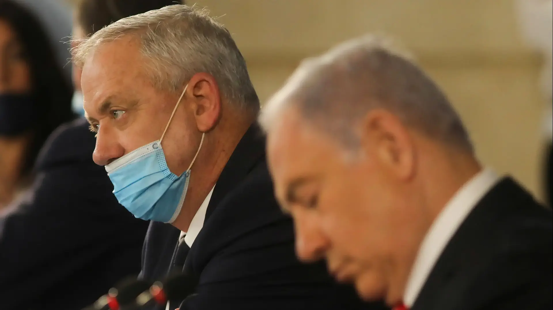 ראש הממשלה בנימין נתניהו וראש הממשלה החליפי בני גנץ בישיבת ממשלה ב-7 ביוני 2020