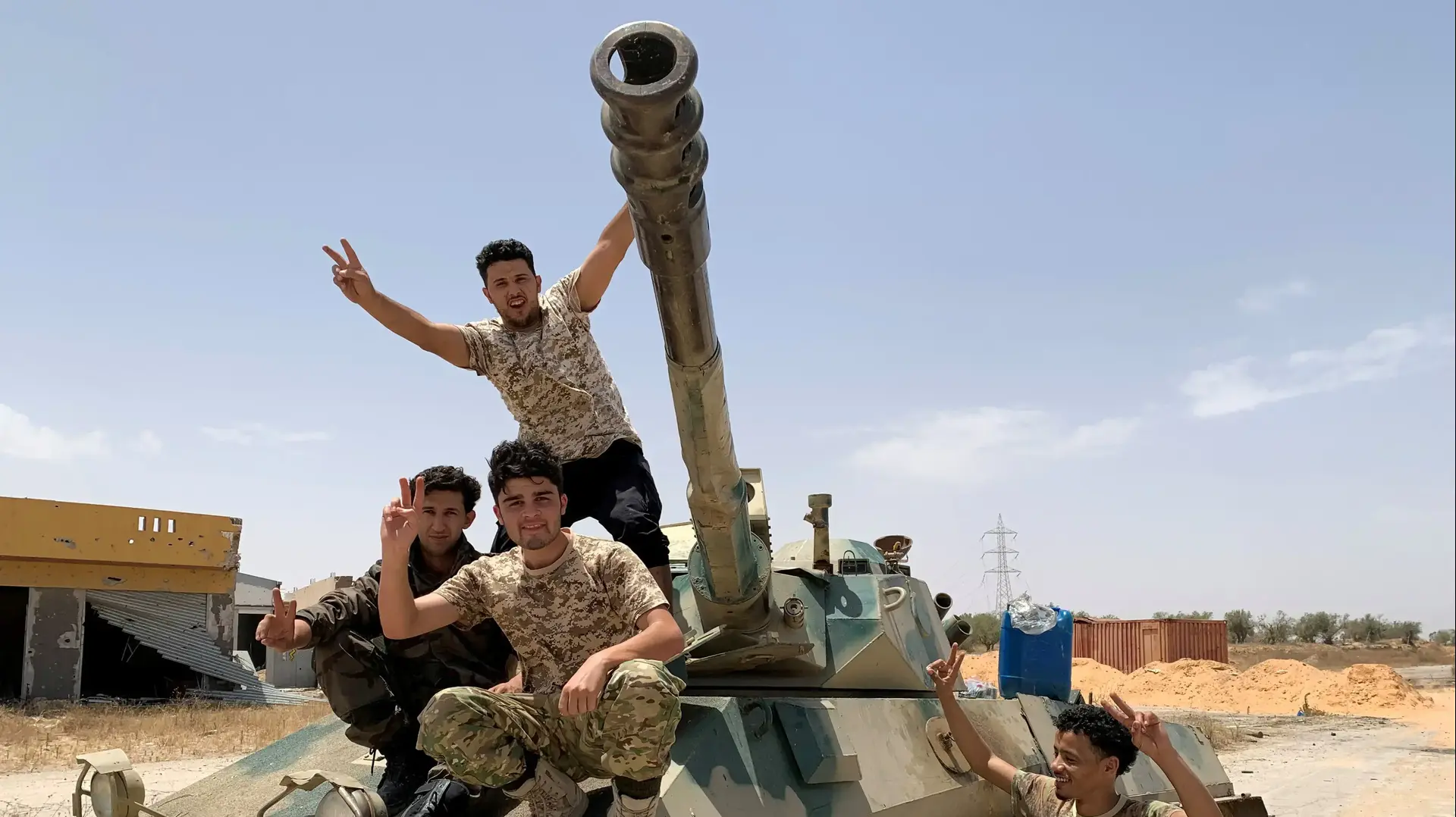לוחמים הנאמנים לממשלת טריפולי, לוב חוגגים את כיבושה מחדש של כל העיר, 4 ביוני 2020