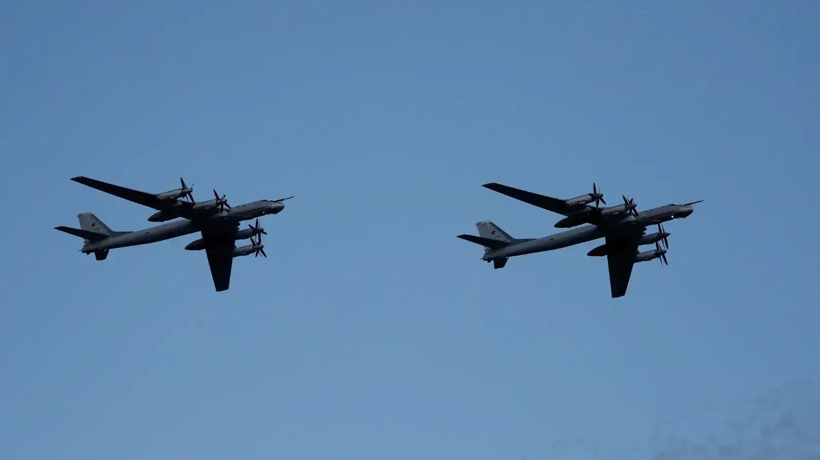 מפציצי טופולב Tu-95 של חיל האוויר של רוסיה במטס לרגל יום העצמאות של בלארוס, 3 ביולי 2019