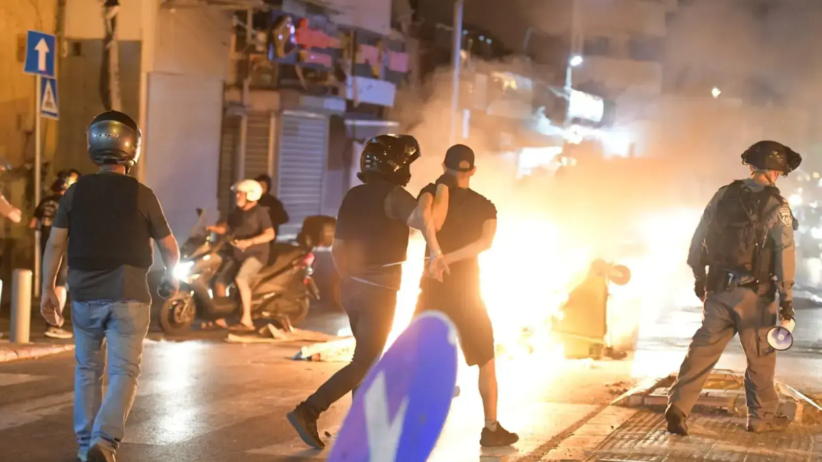 עימותים בין שוטרים למפגינים ביפו. 10 ביוני 2020 עימותים בין שוטרים למפגינים ביפו. 10 ביוני 2020