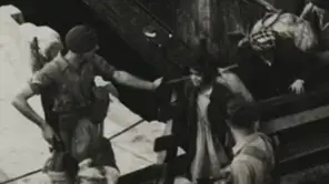מעפילים מאוניית המעפילים "אקסודוס" שעוגנת בנמל חיפה. 1947 מעפילים מאוניית המעפילים "אקסודוס" שעוגנת בנמל חיפה. 1947