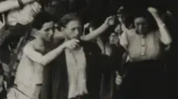 מעפילים מאוניית המעפילים "אקסודוס" שעוגנת בנמל חיפה. 1947 מעפילים מאוניית המעפילים "אקסודוס" שעוגנת בנמל חיפה. 1947