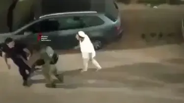 חיילי צה"ל תועדו מחלצים פלסטיני שנקלע לקטטה אלימה עם יהודים בחברון, 12 ביוני 2020