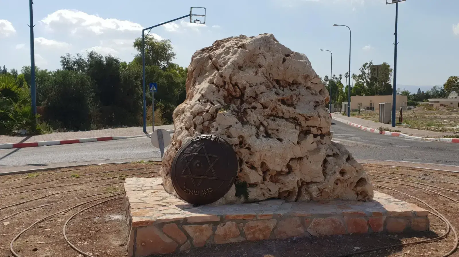 הלילה נגנבה חרב ברונזה גדולה שהיתה חלק מפסל שהוצב לאחרונה באחת הככרות בבית שאן, 14 ביוני 2020 הלילה נגנבה חרב ברונזה גדולה שהיתה חלק מפסל שהוצב לאחרונה באחת הככרות בבית שאן, 14 ביוני 2020