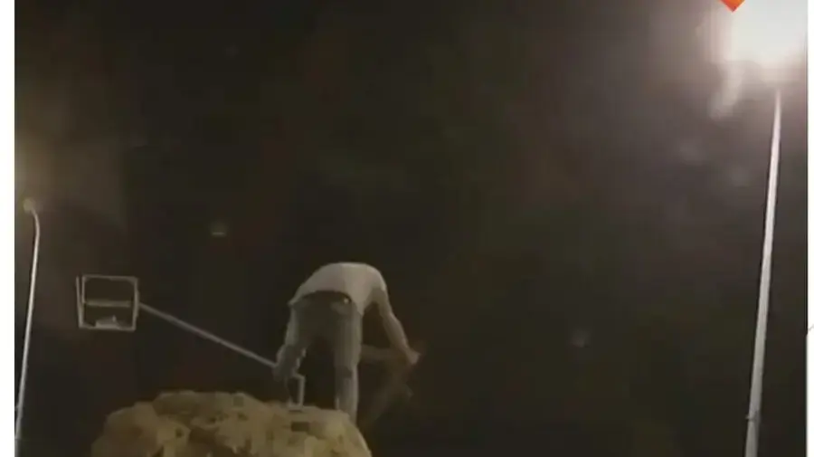 מיצג 'חרב שאול' שהוחזר לבית שאן לאחר שהגנב תועד באינסטגרם 14 ביוני 2020 מיצג 'חרב שאול' שהוחזר לבית שאן לאחר שהגנב תועד באינסטגרם 14 ביוני 2020