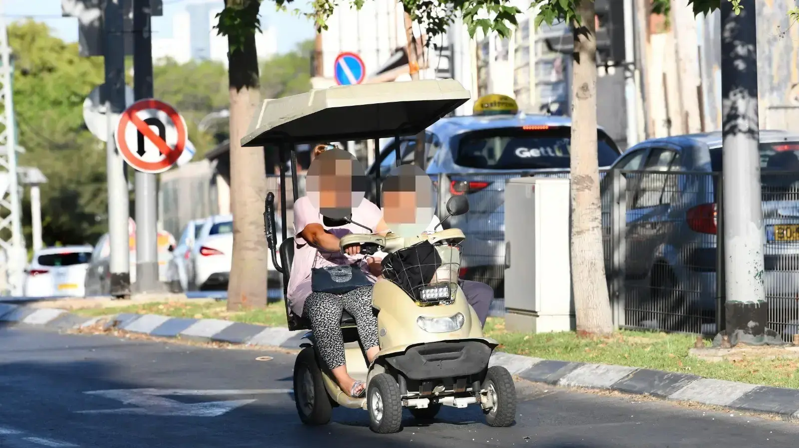 נסיעה על קלנועית בתל אביב 15 ביוני 2020 נסיעה על קלנועית בתל אביב 15 ביוני 2020
