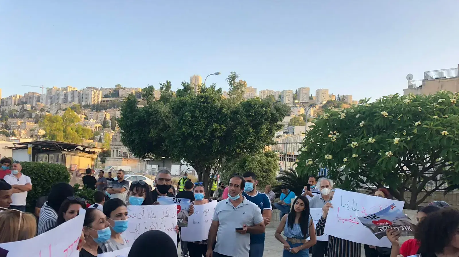 עשרות מתושבי שכונת חליסה בחיפה הפגינו מול תחנת המשטרת בעיר, 16 ביוני 2020 עשרות מתושבי שכונת חליסה בחיפה הפגינו מול תחנת המשטרת בעיר, 16 ביוני 2020
