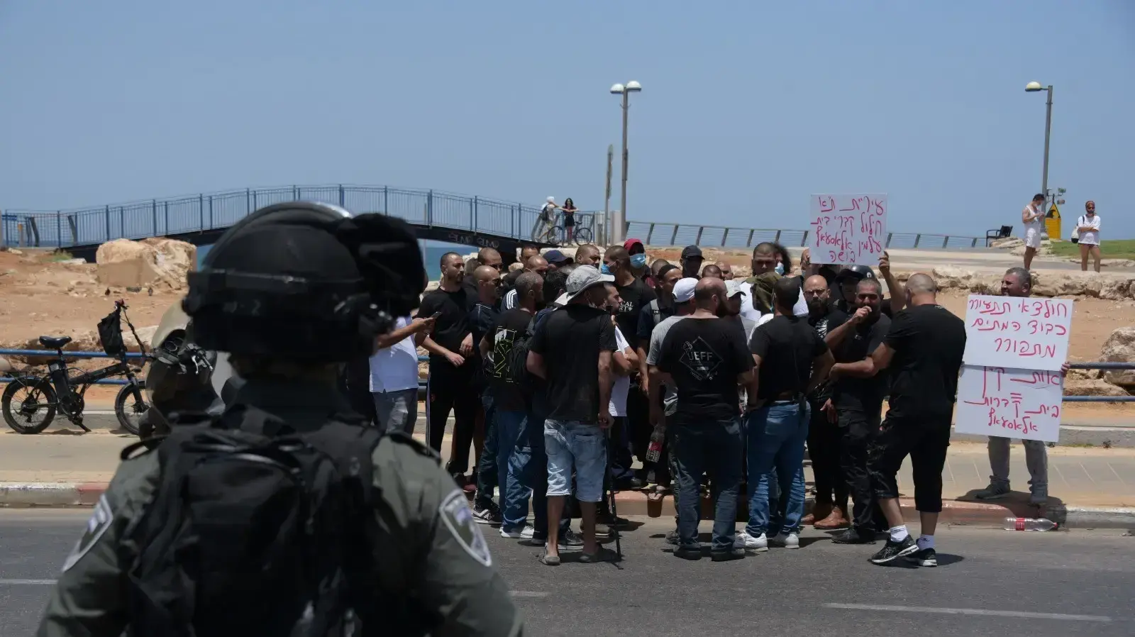 מפגינים ביפו נגד פינוי שרידי בית הקברות המוסלמי בעיר, 17 ביוני 2020 מפגינים ביפו נגד פינוי שרידי בית הקברות המוסלמי בעיר, 17 ביוני 2020