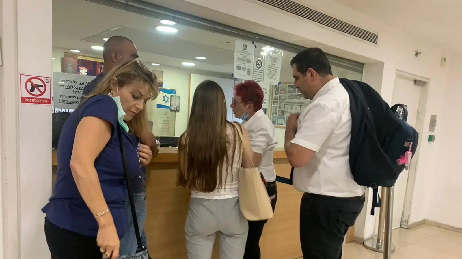 עו״ד שאדי סרוג׳י, עו״ד תמי אולמן והחשודה במוות של מטופל ברמב"ם בבית המשפט השלם בחיפה 17 ביוני 2020
עו״ד שאדי סרוג׳י, עו״ד תמי אולמן והחשודה במוות של מטופל ברמב"ם בבית המשפט השלם בחיפה 17 ביוני 2020